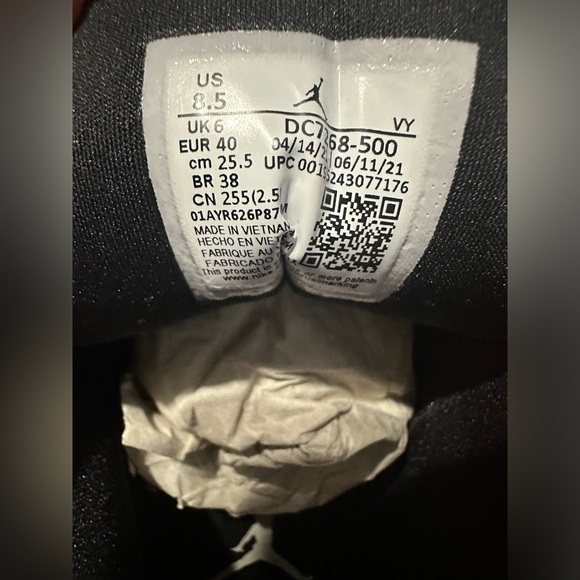 WMNS AIR JORDAN 1 LOW SE - Picture 3 of 8